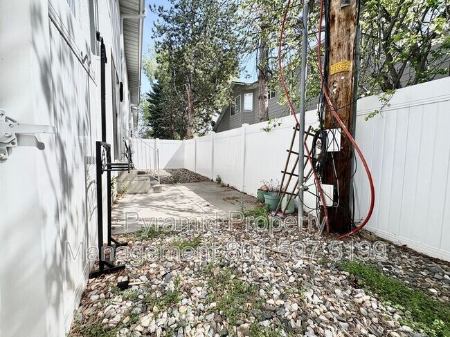 Building Photo - 3183 S 945 E