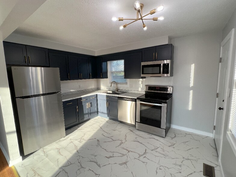 Building Photo - 779 Hayden Dr