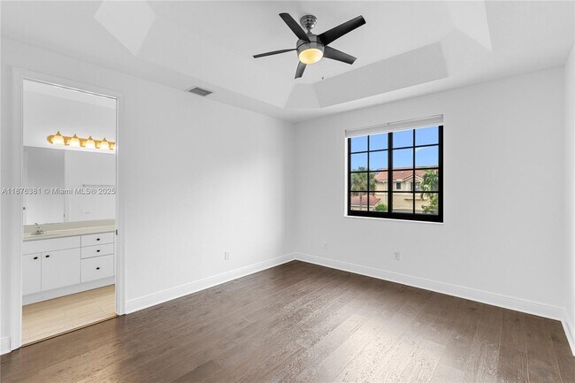 Building Photo - 1559 Passion Vine Cir
