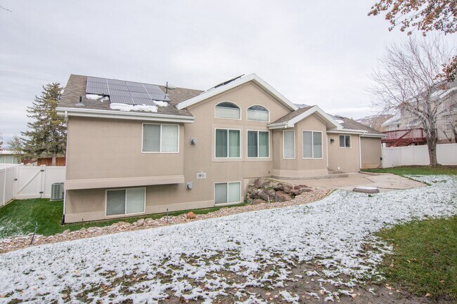 Building Photo - Gorgeous Bountiful Home w/ Solar & 3 Car Garage