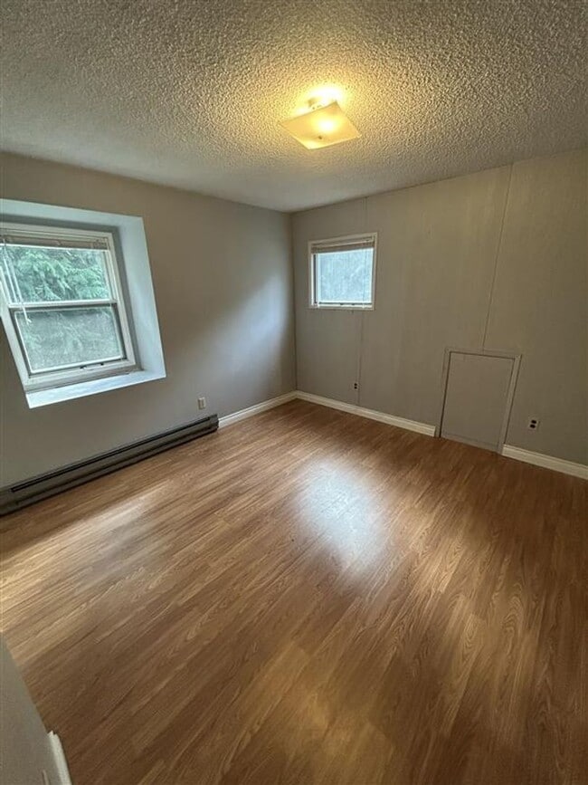 Building Photo - Three Bedroom House for Rent with Large Yard