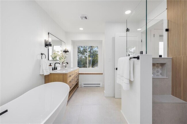 Building Photo - 7 Sheffield Ave