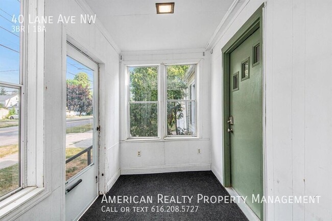 Building Photo - 40 Lane Ave NW