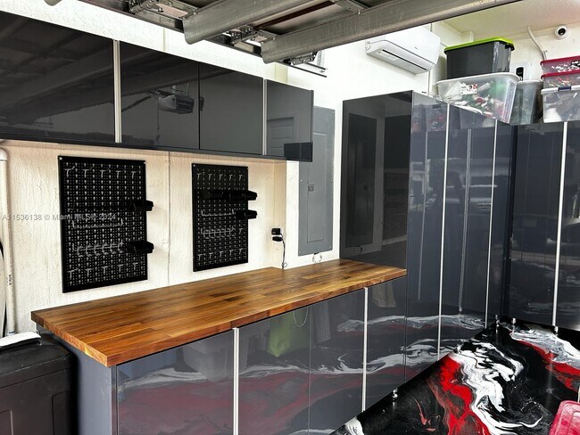 Building Photo - 8865 NW 160th Ter