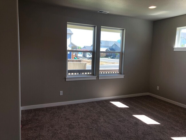 Building Photo - Beautiful newer 4 bedroom house in Coburg!