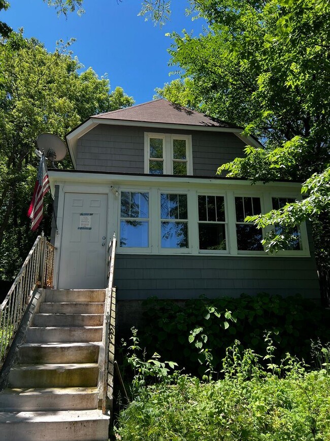 Building Photo - 1621 Concord St N