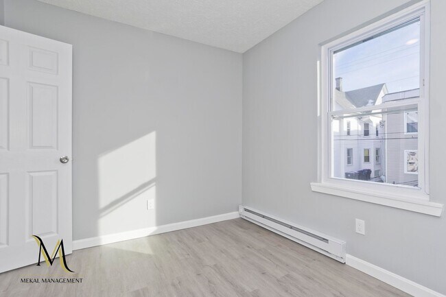 Building Photo - 129-131 Center Street