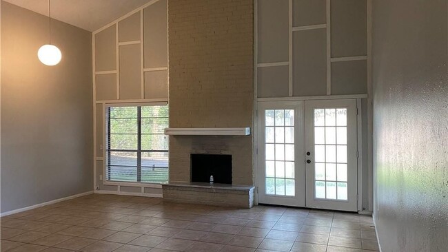 Building Photo - 1622 Memorial Pkwy
