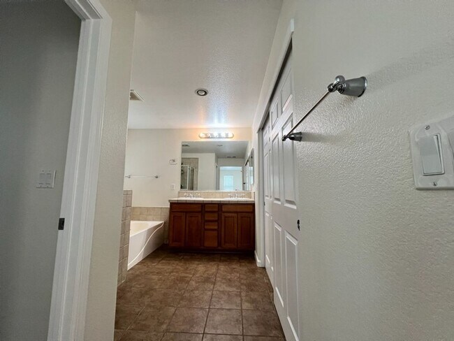 Building Photo - 6671 Sportoletti Dr
