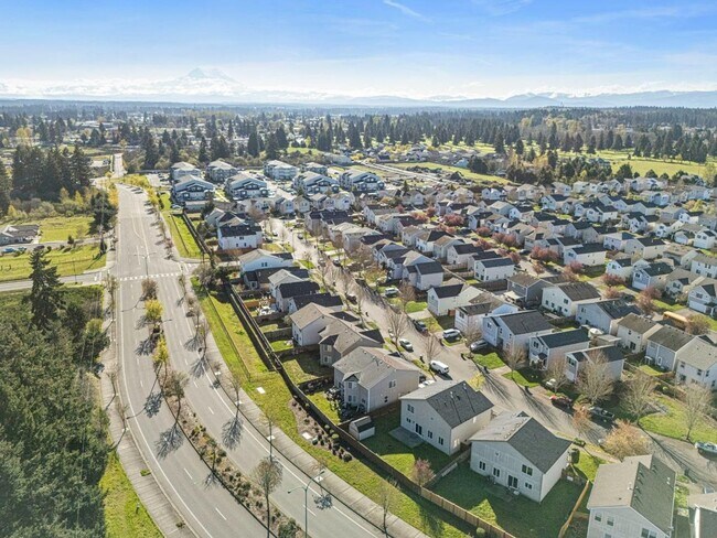 Building Photo - Updated and Spacious 3 Bed Yelm Rental!