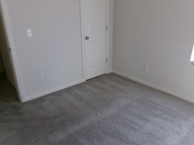 Building Photo - Almost New House for Rent in Lexington!