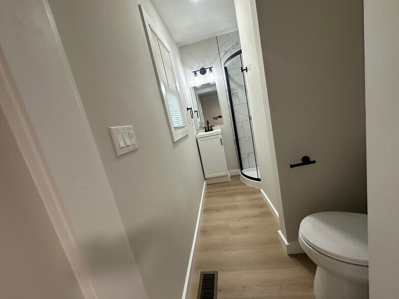 Building Photo - 102 Linda Dr