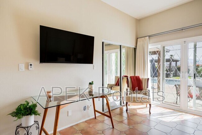 Building Photo - 477 E Vía Colusa