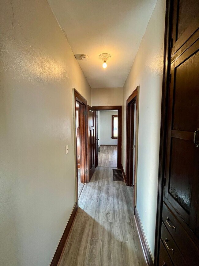 Building Photo - 619 Werle Ave