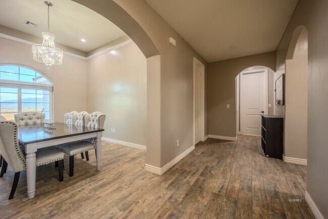 Building Photo - 2985 Bentley Dr