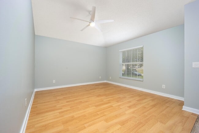 Building Photo - 2544 SW Deckard St