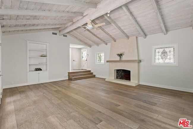 Building Photo - 3933 Mandeville Canyon Rd