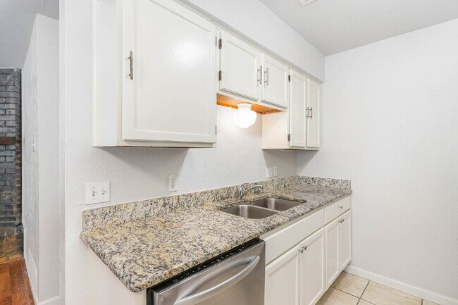 Building Photo - Cozy 2BD Home with Modern Touches in Arlington, TX