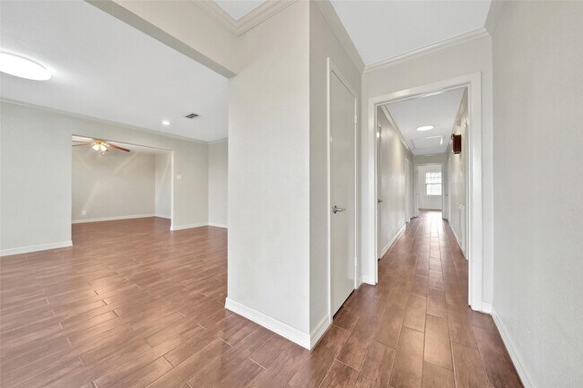 Building Photo - 3315 S Braeswood Blvd