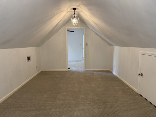 Building Photo - 36 Country Walk Dr