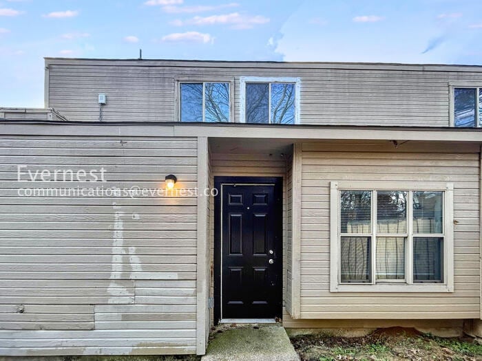 Building Photo - 246 Creek Cove Dr