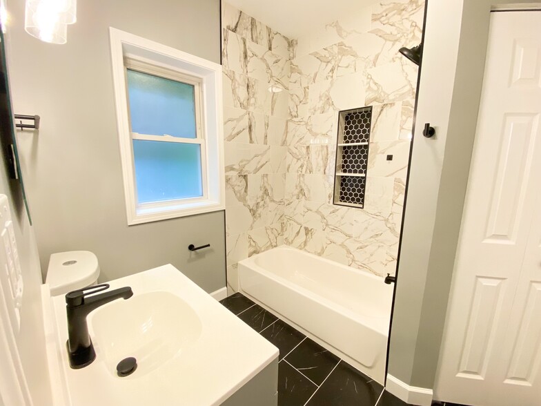 Bathroom - 7815 S Kingston Ave
