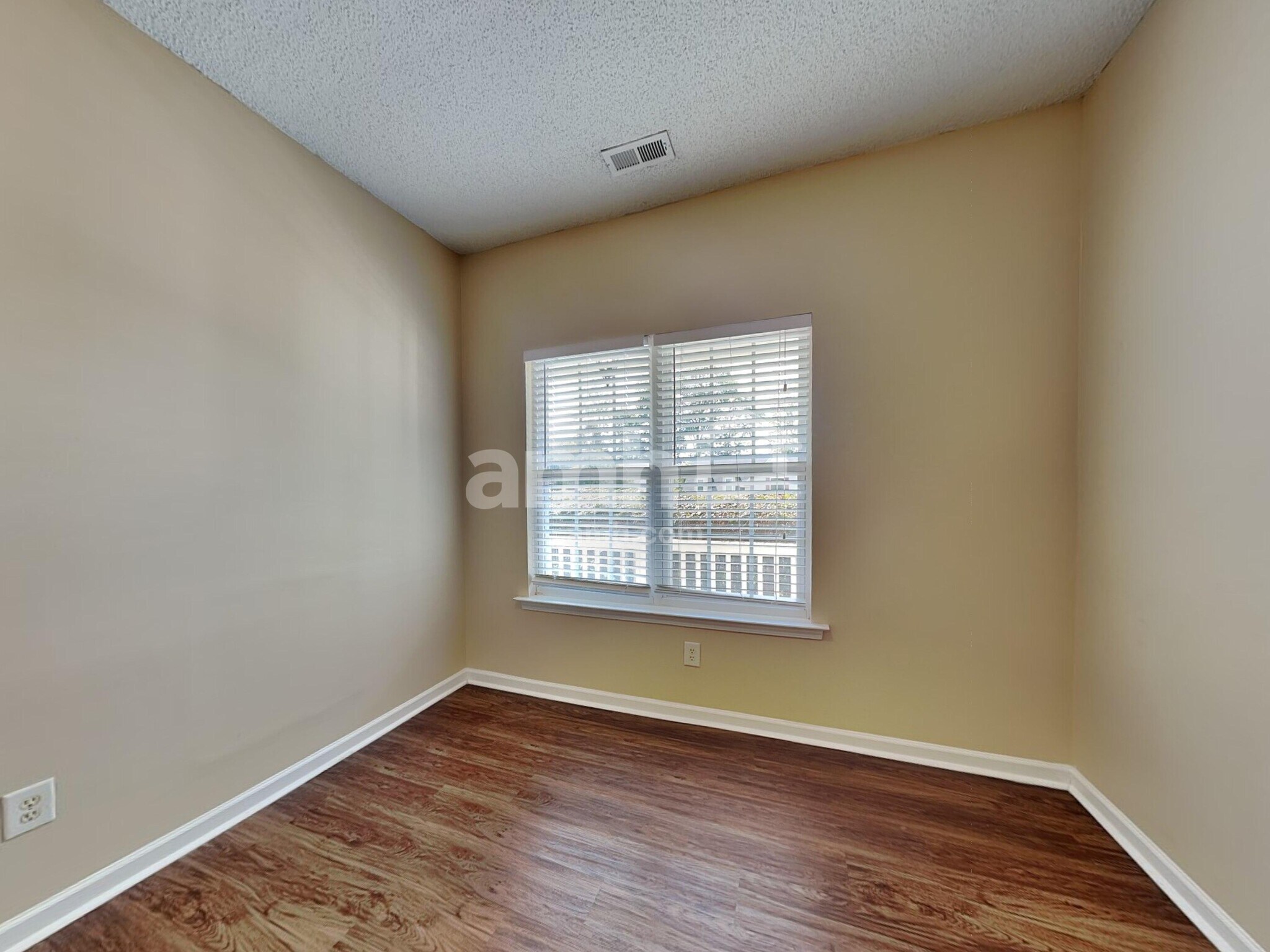 Building Photo - 4038 River Falls Dr