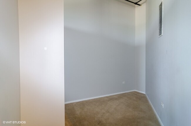 Building Photo - 6 S Laflin St