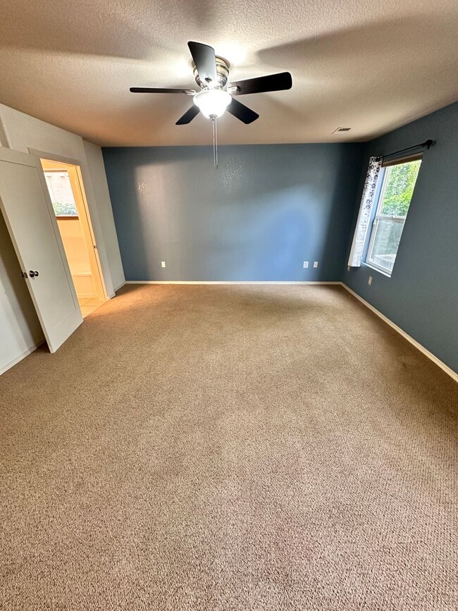 Building Photo - 7419 Desert Eagle Rd NE