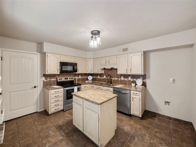 Building Photo - 1320 Clearview Dr