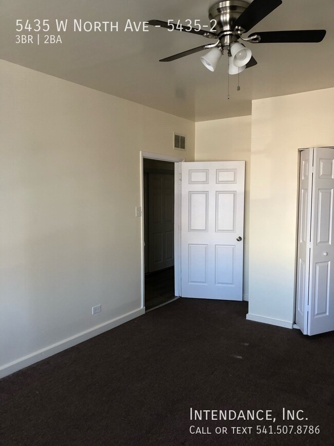 Building Photo - Spacious 3-Bedroom Apartment Available Now