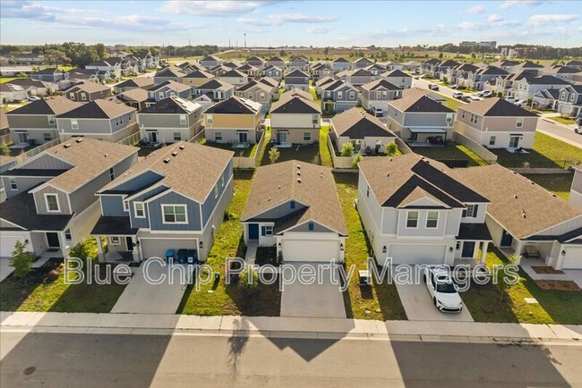 Building Photo - 1725 White Water Ct