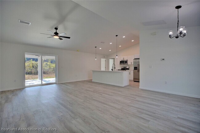 Building Photo - 248 Tangerine Rd