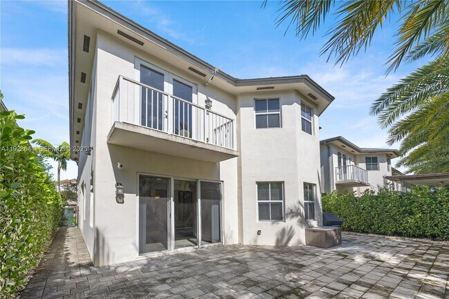 Building Photo - 10470 NW 69th Terrace