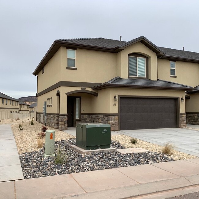 Primary Photo - Spacious 3-Bedroom Townhome in Black Hawk ...