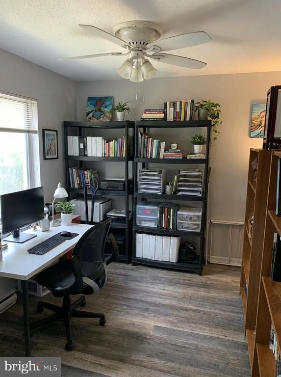 Building Photo - 615 Center St