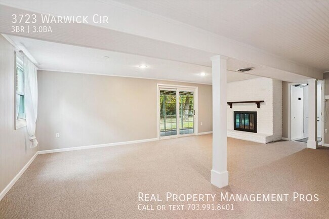Building Photo - 3723 Warwick Cir