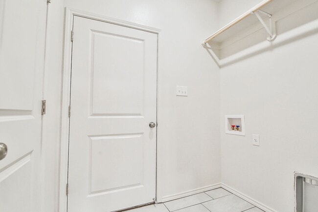 Building Photo - PRE-LEASING FOR A JULY MOVE-IN!! Great 2 Bedroom, 2 Bath Townhouse in Escondido - Frenship ISD