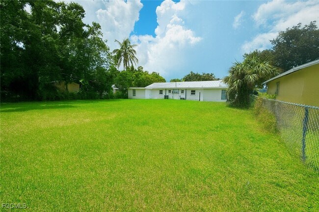 Building Photo - 581 Wood Ave