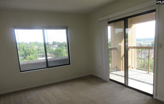 Building Photo - 1600 Park Cir