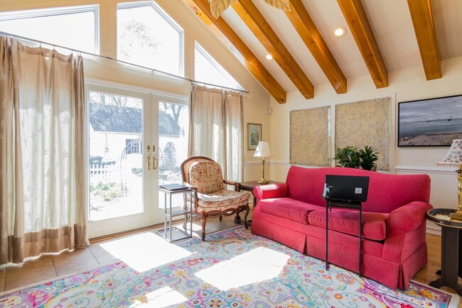 Building Photo - 313 High St