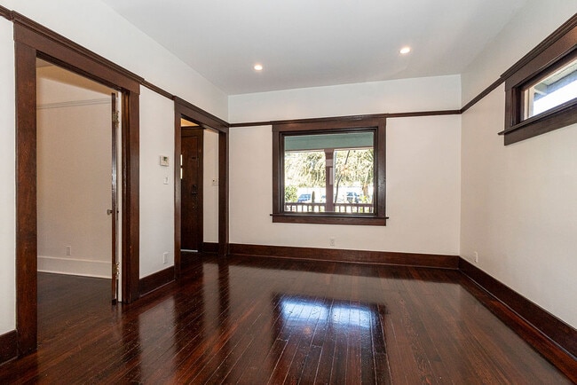 Building Photo - 1616 Bridge St