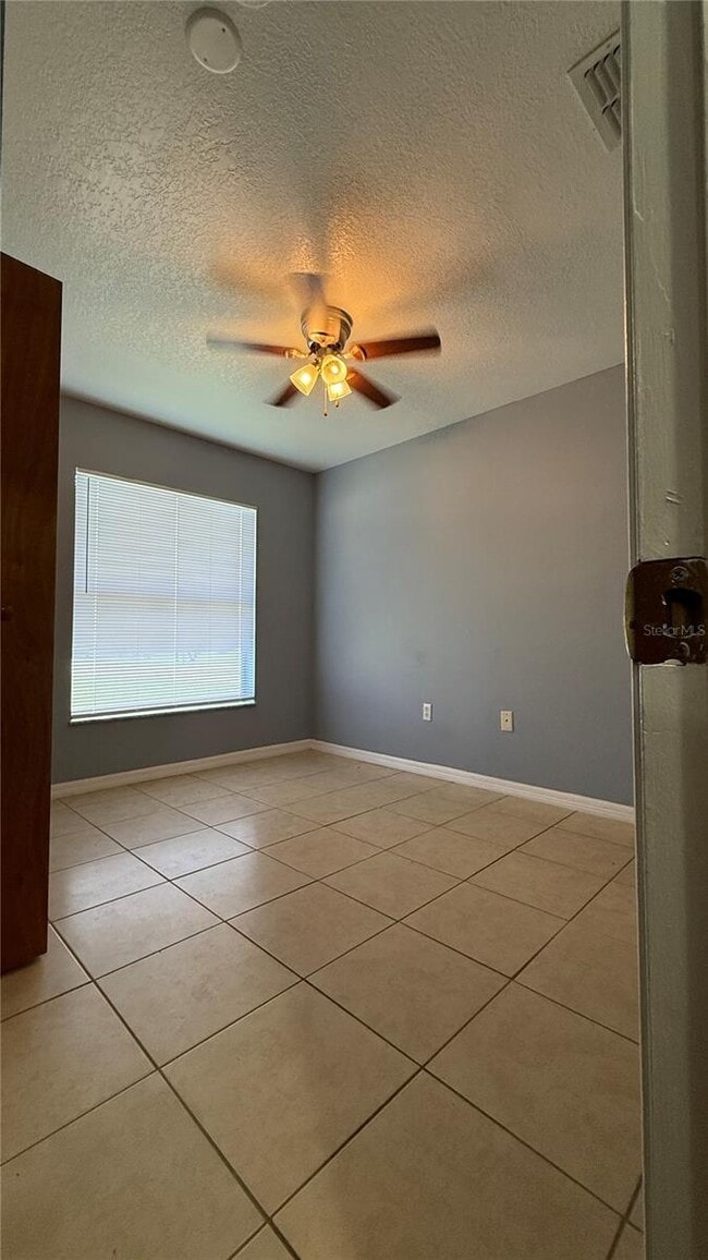 Building Photo - 404 Spike Ct