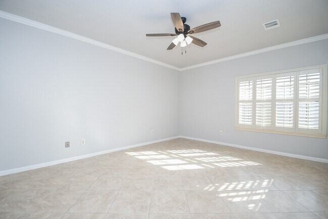 Building Photo - 4402 Jamaica Dr