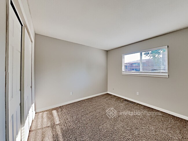 Building Photo - 5424 Del Rey Dr
