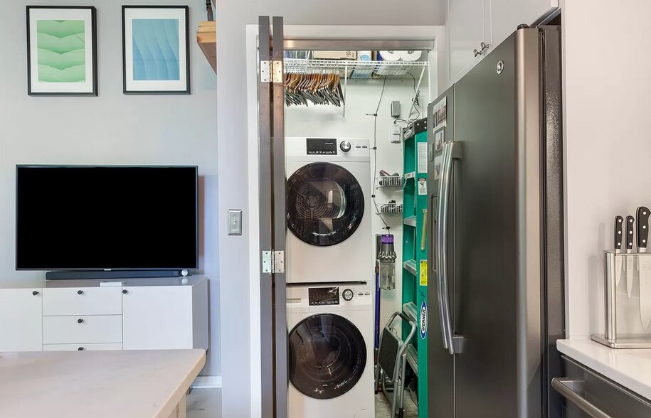 Building Photo - 640 Glen Iris Dr NE