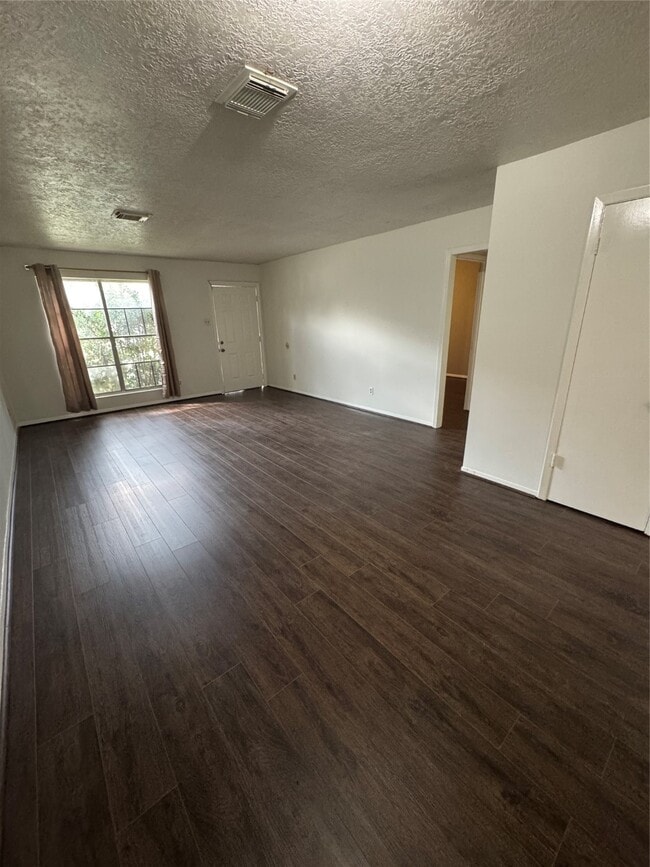 Building Photo - 10032 Neuens Rd