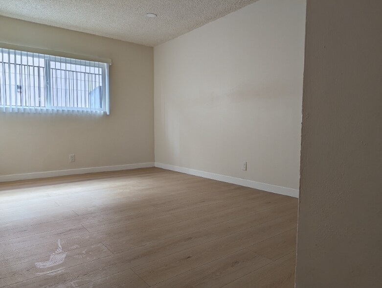 Building Photo - 5252 Hermitage Ave