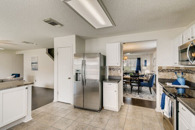 Building Photo - BEAUTIFUL HOME  |  OPEN CONCEPT  |  3 LIVING AREAS  |  FURNISHED OPTION  |  NEAR SCHOOLS & SHOPPING