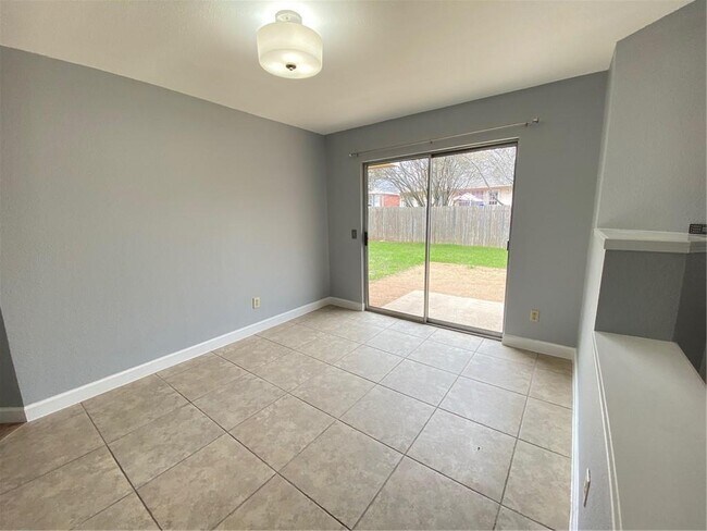 Building Photo - 16916 Dorman Dr